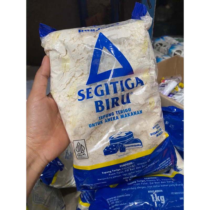 

tepung terigu segitiga biru 1 kg tepung serbaguna