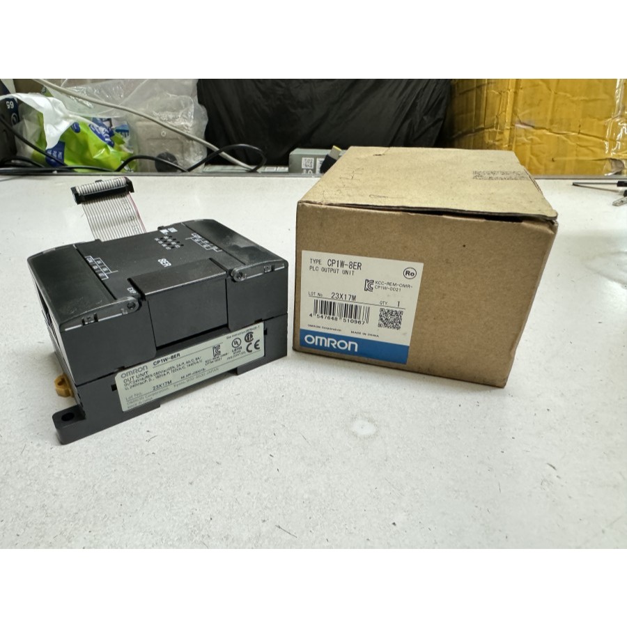 PLC OMRON CP1W-8ER