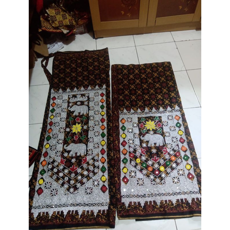 rok lilit tapis / sarung tapis / sarung perempuan