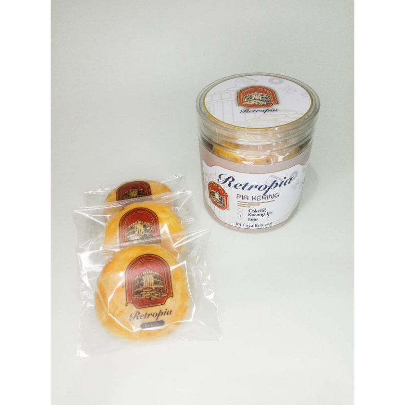 

Retropia Pia Kering Coklat 250gr. 1 toples isi 5 pcs.