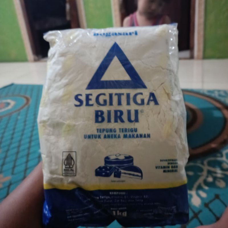 

TEPUNG TERIGU SEGITIGA BIRU 1 KG