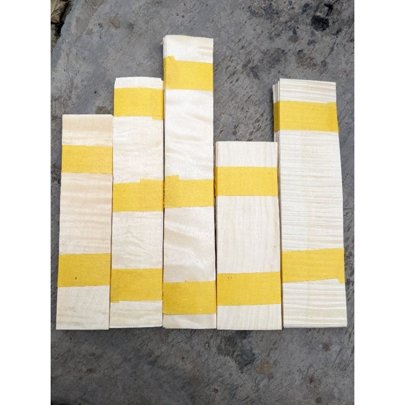 

veneer curly flames maple 0,45mm x 5 x 20 cm