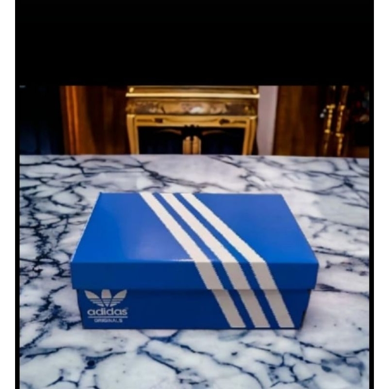 box adidas biru lis putih
