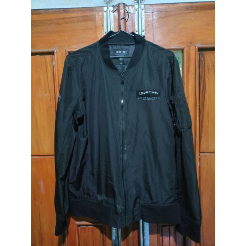Jaket bomber Tomstory