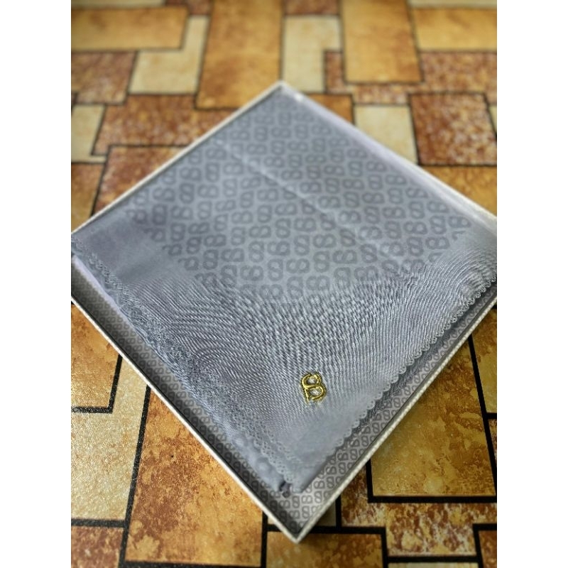 PRELOVED Buttonscarves dan Ayu Lestari