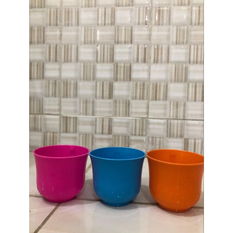 Gelas Plastik Warna Warni