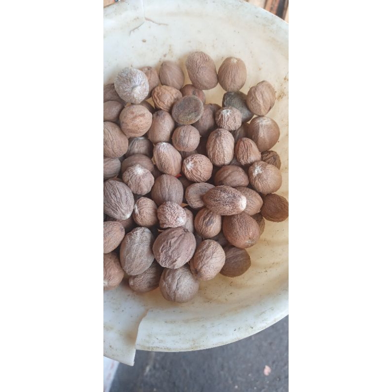

buah pala biji tanpa cangkang 50 gram