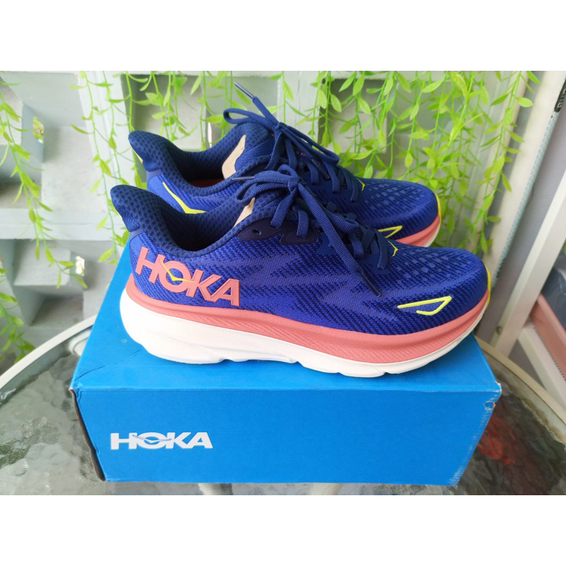 HOKA preloved