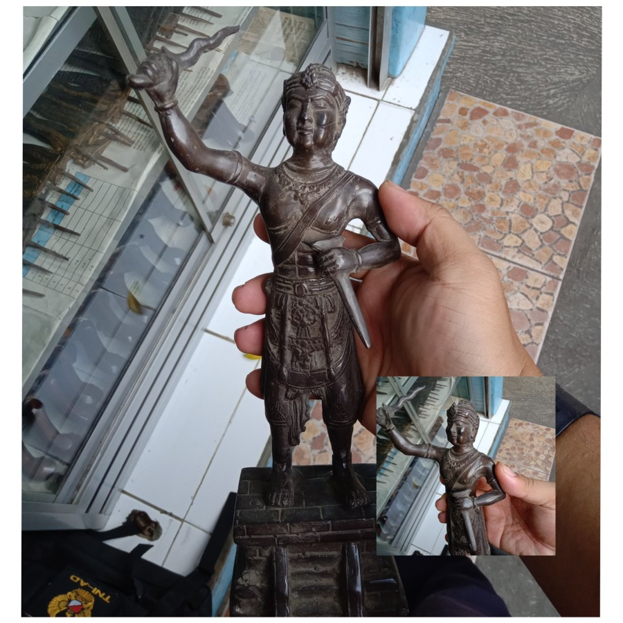 koleksi pajangan antik patung hiasan interior dari kuningan