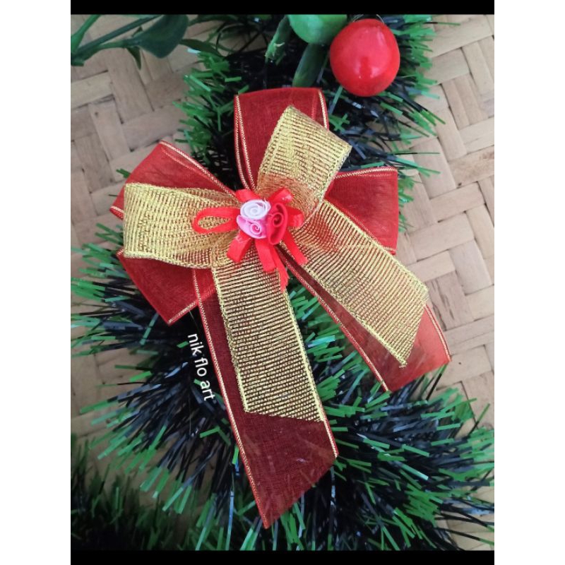 pita natal nuansa merah - gold