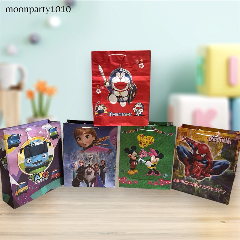 

tas kertas ultah anak 20x28cm / tas snack ulang tahun mix / tas kertas motif / tas souvenir ulang tahun (isi 10 pcs)