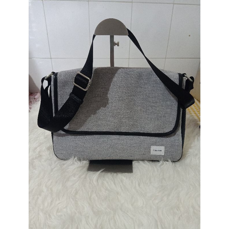 Calvin Klein massenger bag