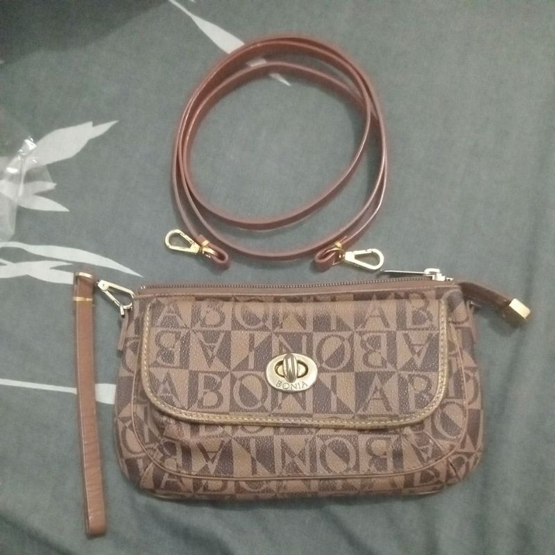 SALE net Preloved clutch bonia.  Dompet Bonia Original ada tali panjang bisa slempang dan ada tali h