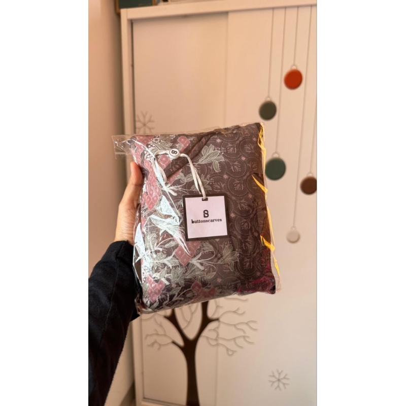 As Is Buttonscarves Maharani Prayer Robe-Bhura