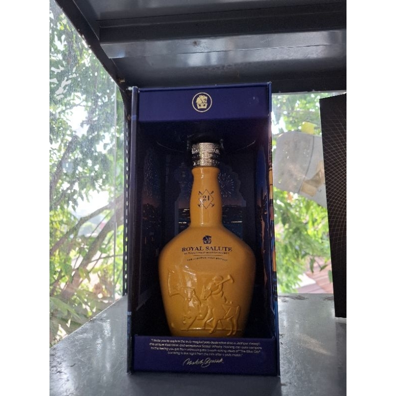 botol bekas royal salute polo