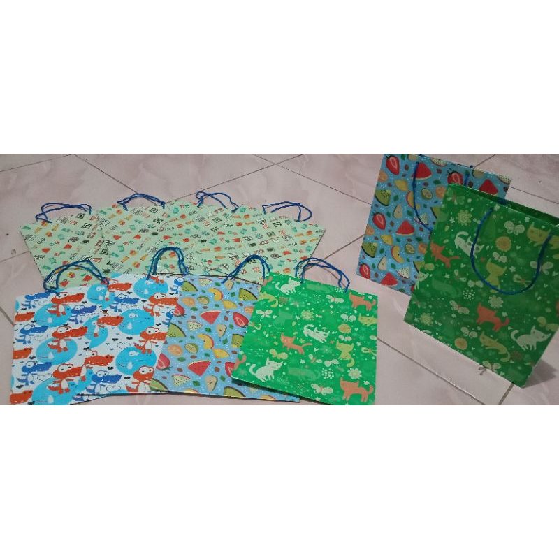 

Paper bag isi 20 pcs random