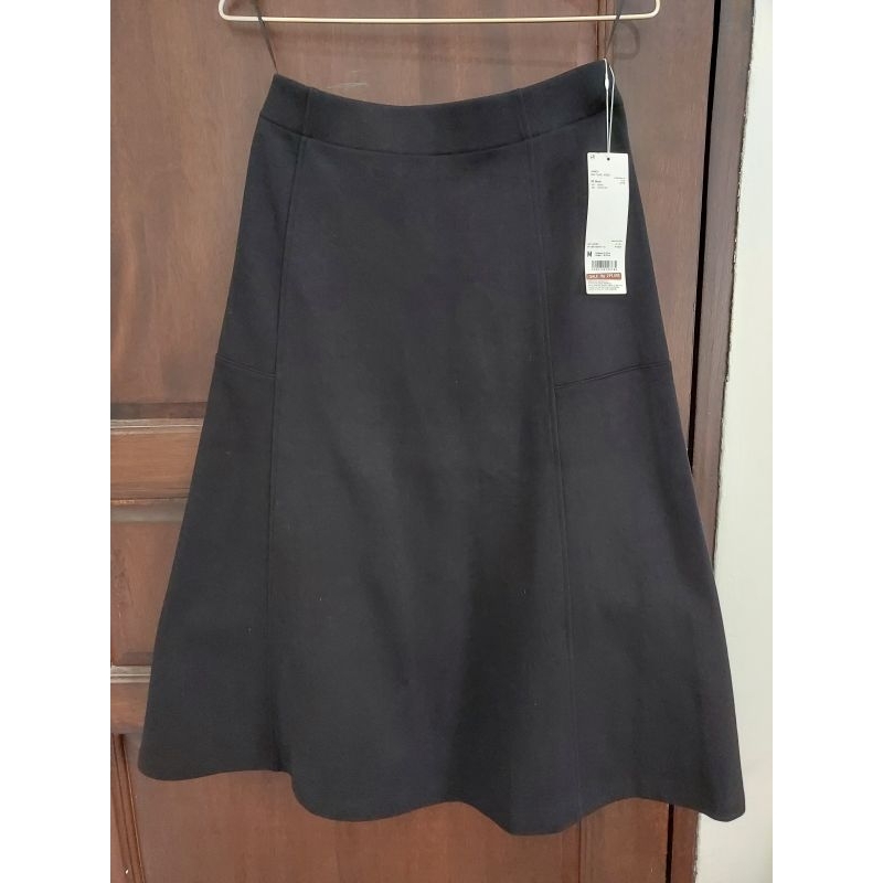 UNIQLO Rok Flare Jersey Hitam