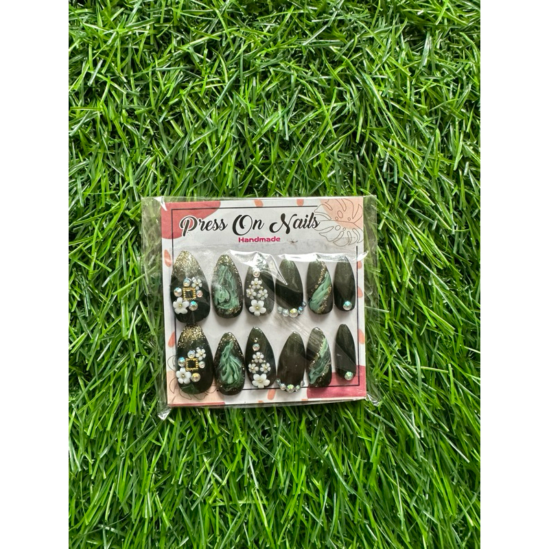 Kuku palsu pengantin / wedding warna hijau botol