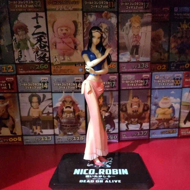 Action Figure Nico Robin dan beserta bonusnya