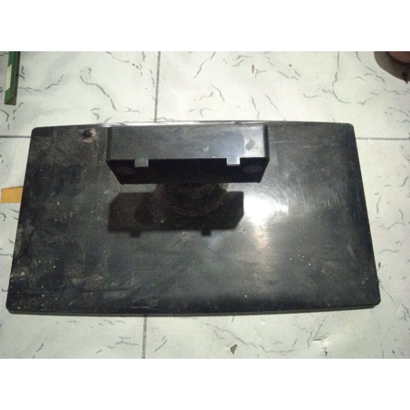 stand kaki tv led LG 22CS460