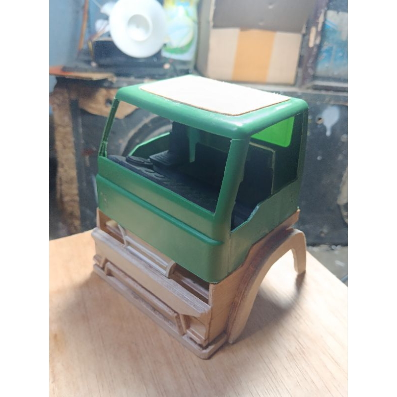 KABIN MINIATUR TRUK PLASTIK MODEL ELF NKR 71