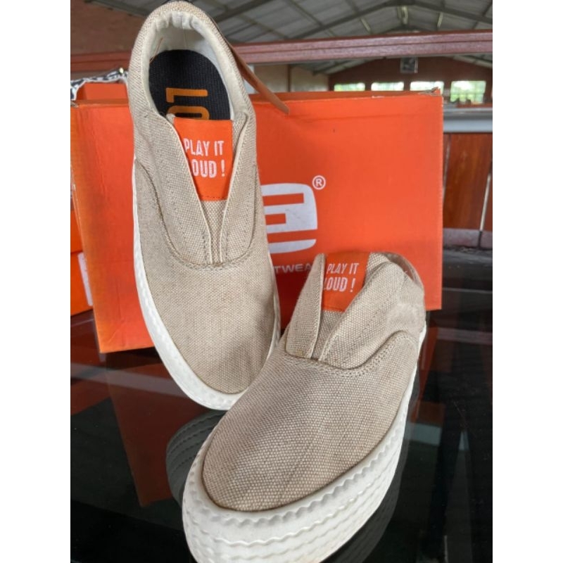 SEPATU ORI EMBA