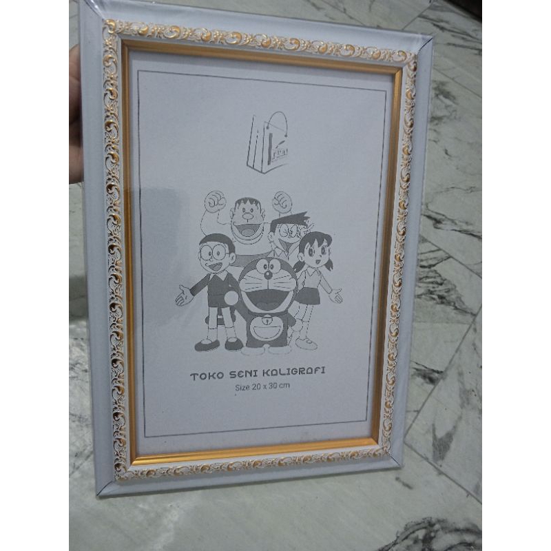 Figura/bingkai frame foto aesthetic ukir warna gold putih ukuran A4