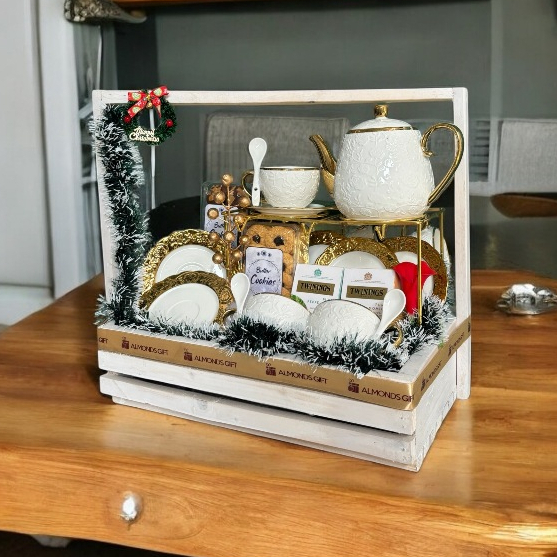 

Exclusive Parcel Christmas Set & New Year Hampers Ready Stock ( Parcel N )