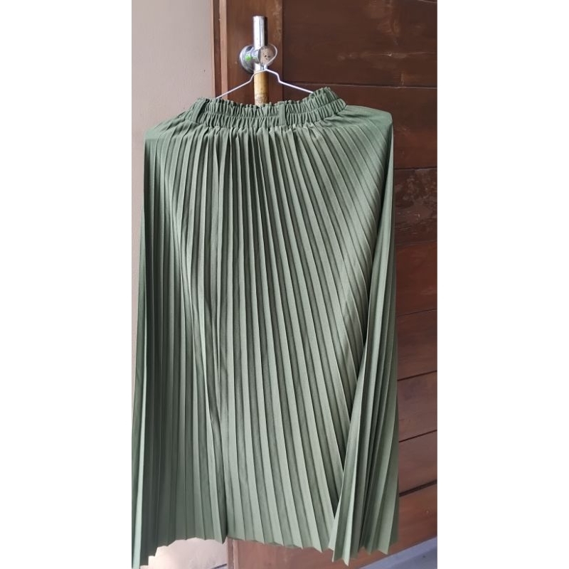 rok plisket hijau botol