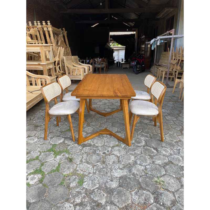 Set Kursi Makan Kacang Jepara