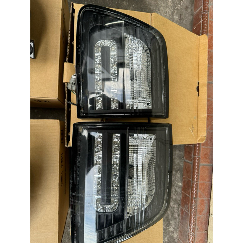 lampu belakang fortuner 2005-2010