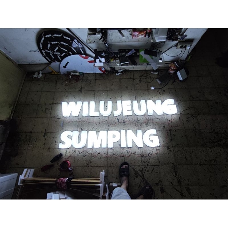 huruf timbul akrilik led 3 dimensi