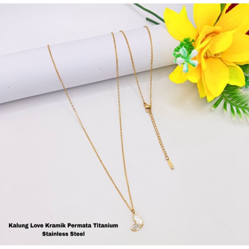 kalung bandul love keramik titanium terbaru