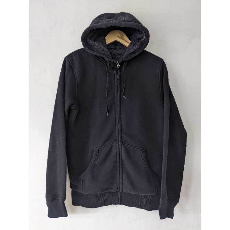 sherpa uniqlo hitam