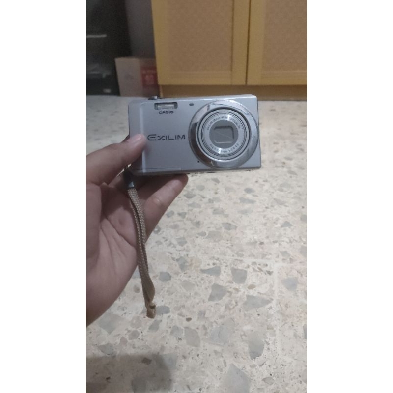 KAMERA DIGITAL CASIO EXILIM EX-ZS5 14 MP
