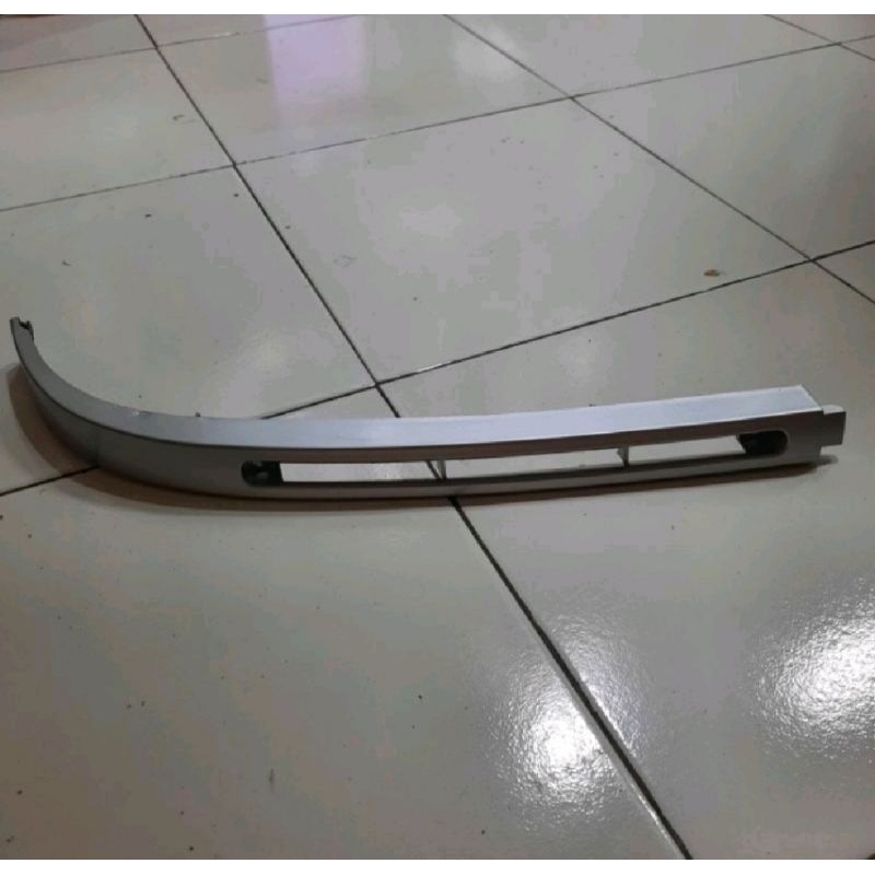 Garnish Lampu Depan Suzuki Futura Original
