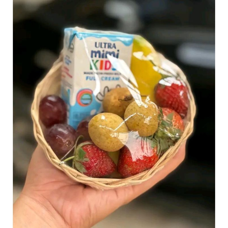 

Snack buah kemasan keranjang rotan / bekal sekolah sehat / Souvenir bingkisan anak buah+susu / souvenir ulang tahun anak sehat