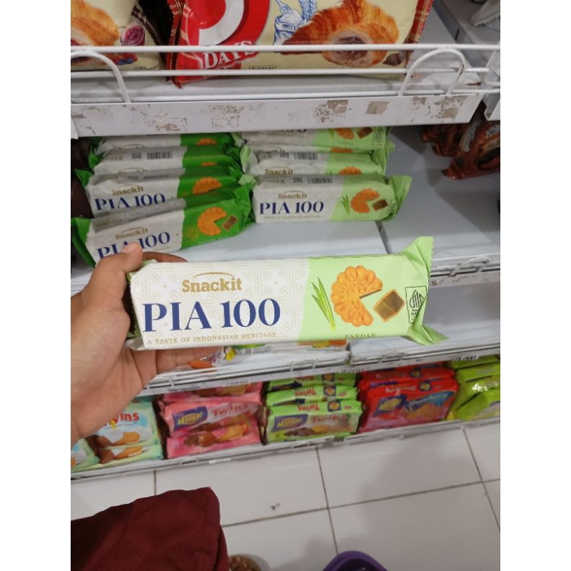 

PIA 100 SNACKIT KUE PIA