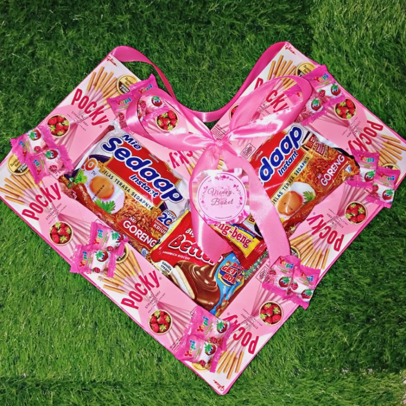 

POCKY LOVE PINK MIX YUPI PINK DAN MIE INSTAN GORENG SEDAP TAMBAHAN BETTER