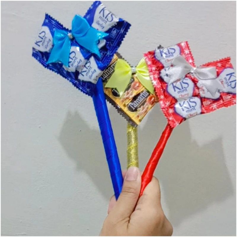 

BUKET PERMEN LOVE / BUKET LOVE / BUKET PERMEN LOVE GAGANG / PERMEN BENTUK LOVE / PAKET HADIAH HARI GURU / BUKET HARI GURU