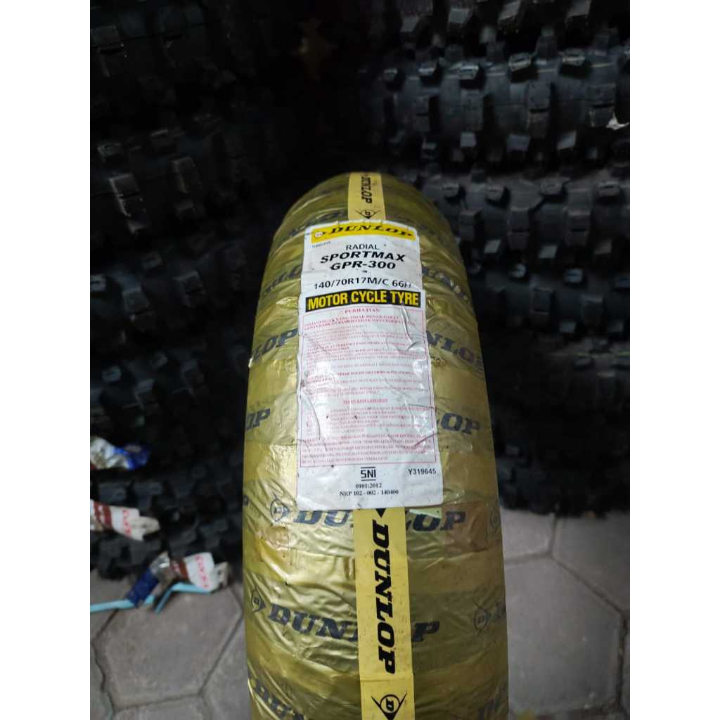Ban Luar Dunlop Sportmax GPR 300 Ukur 140/70 Ban Belakang Tubeless Ring 17