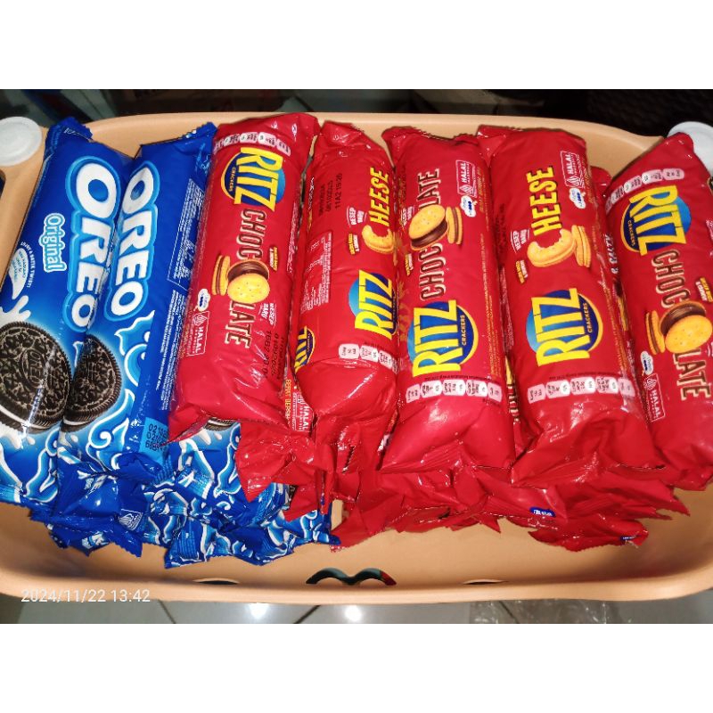 

biskuit oreo / Ritz keju coklat