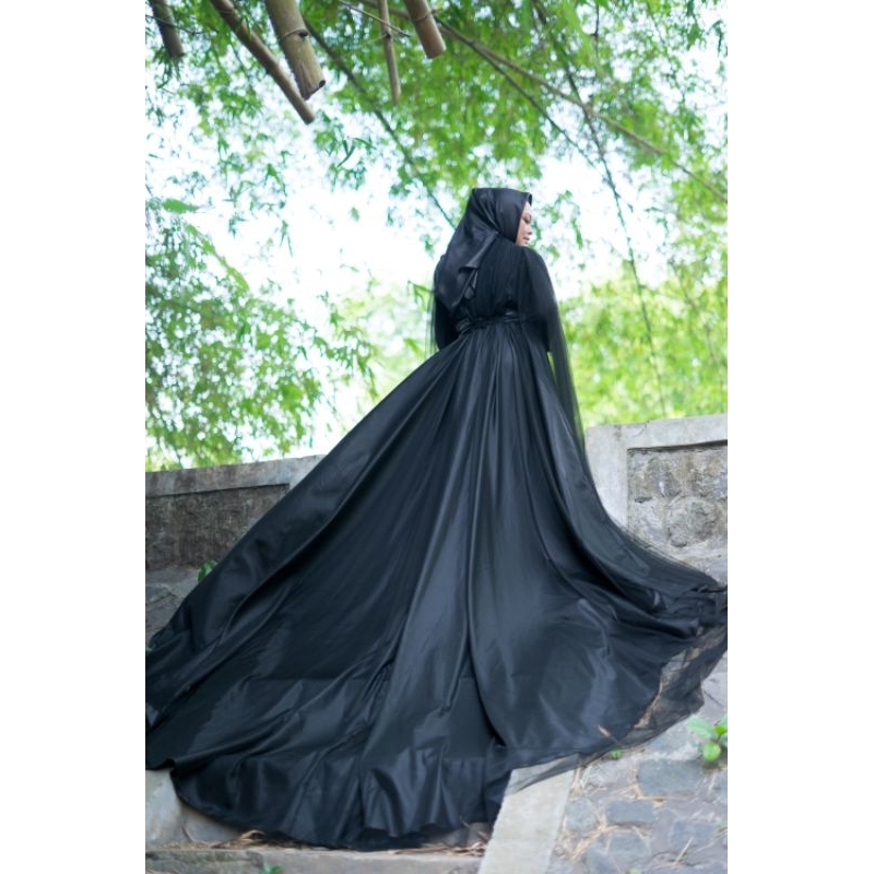 Gaun pengantin ekor panjang