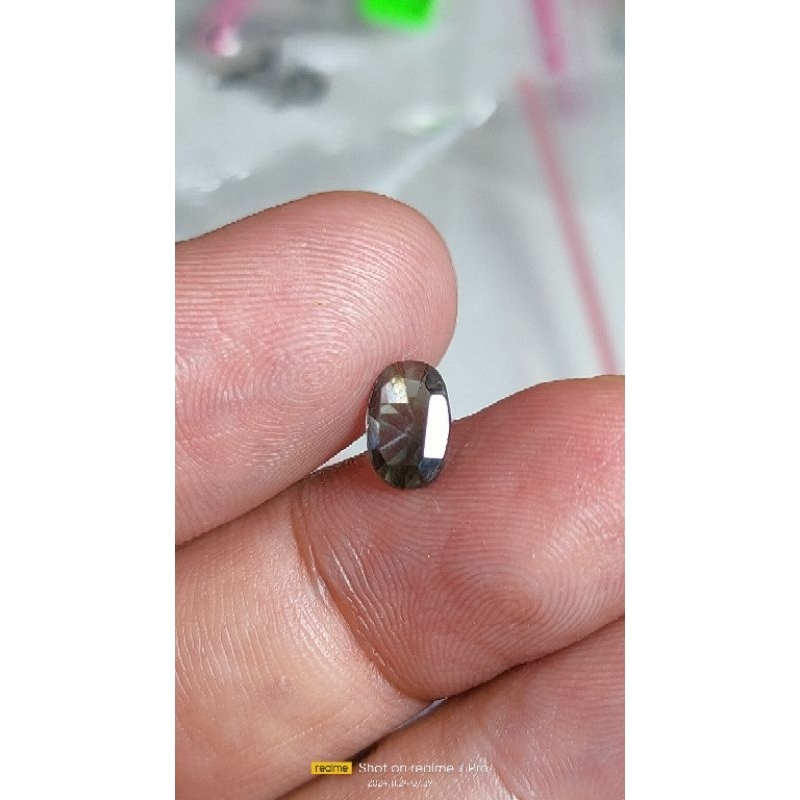 Natural sapphire cutting 0.90cts bicolor.est