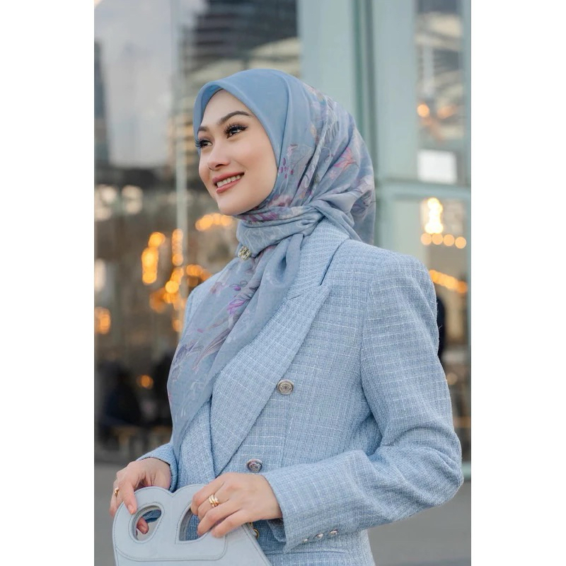 Buttonscarves Series Nada 2