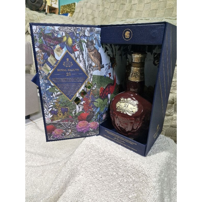 Hiasan Botol Bekas Minuman Keras Royal Salut Red Version