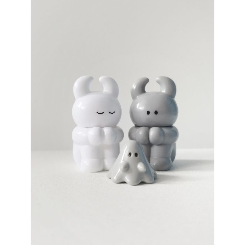 Medicom Toy Gacha VAG - Uamou Thinking (White Grey) & Boo (Grey)