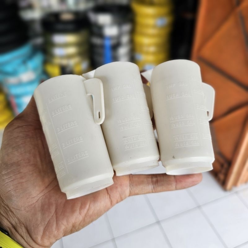 Gelas Cangkir Takaran Oli Samping Vespa Klasik 2 Tak