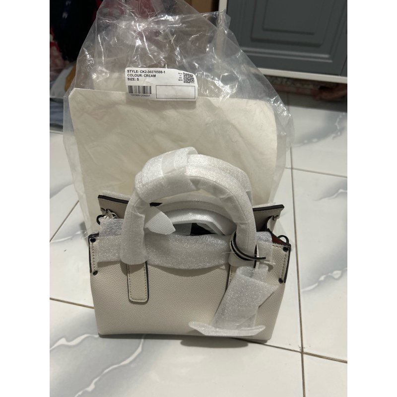 Tas merk charles & keith