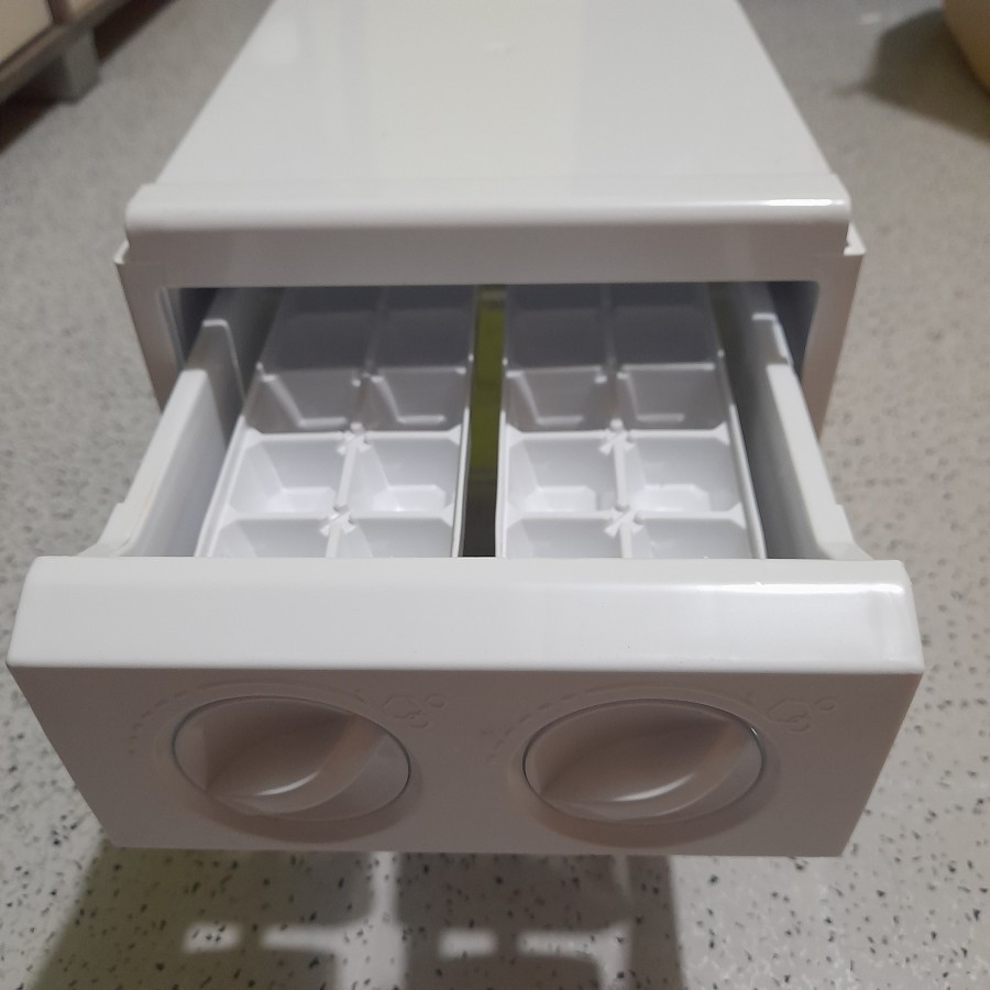 Ice Twist Maker tempat Pembuat es batu untuk Kulkas Temapat ES